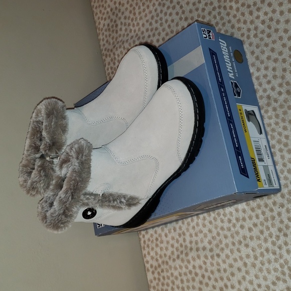 Khombu Women Boots, Size 6, Color Cream - Picture 1 of 9